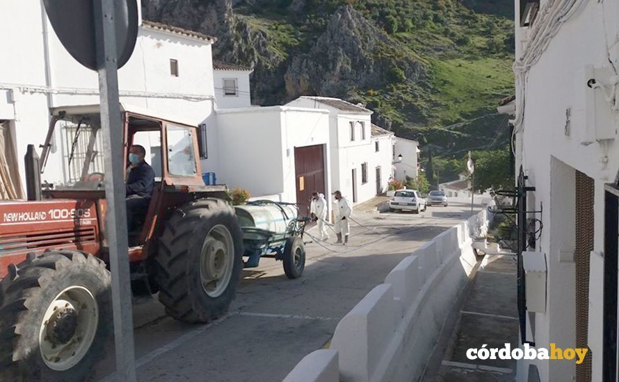 Desinfecciones con tractor en Zuheros