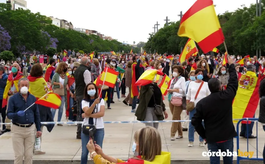 Cacerolada contra el Gobierno en el Vial 3