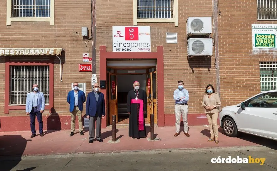 El obispo ha bendecido las instalaciones del nuevo servicios de catering de C&aacute;ritas