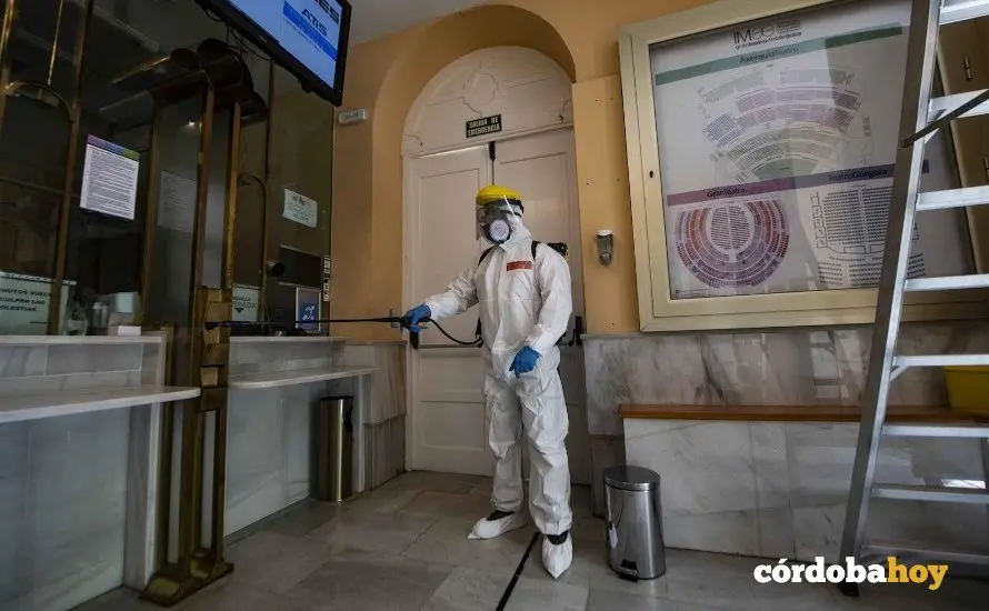 Desinfecci&oacute;n de las taquillas del Gran Teatro
