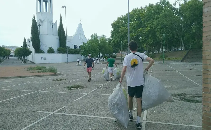 Limpieza en el barrio del Guadaqluivir