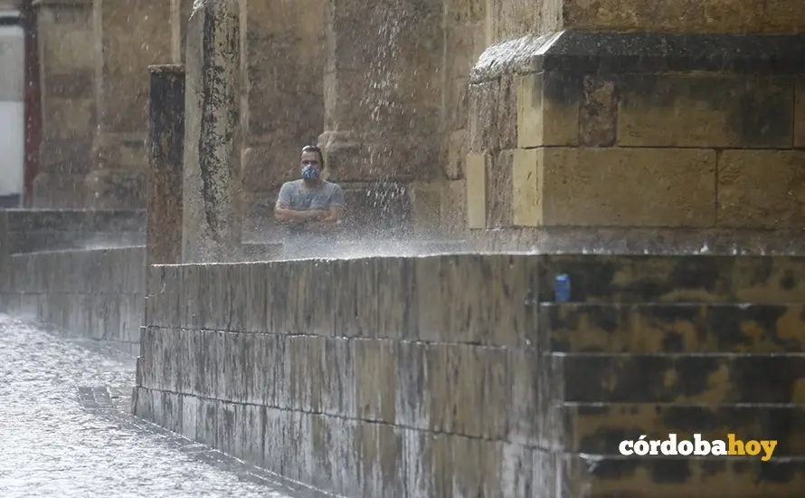 Lluvia ca&iacute;da en la Mezquita-Catedral en verano