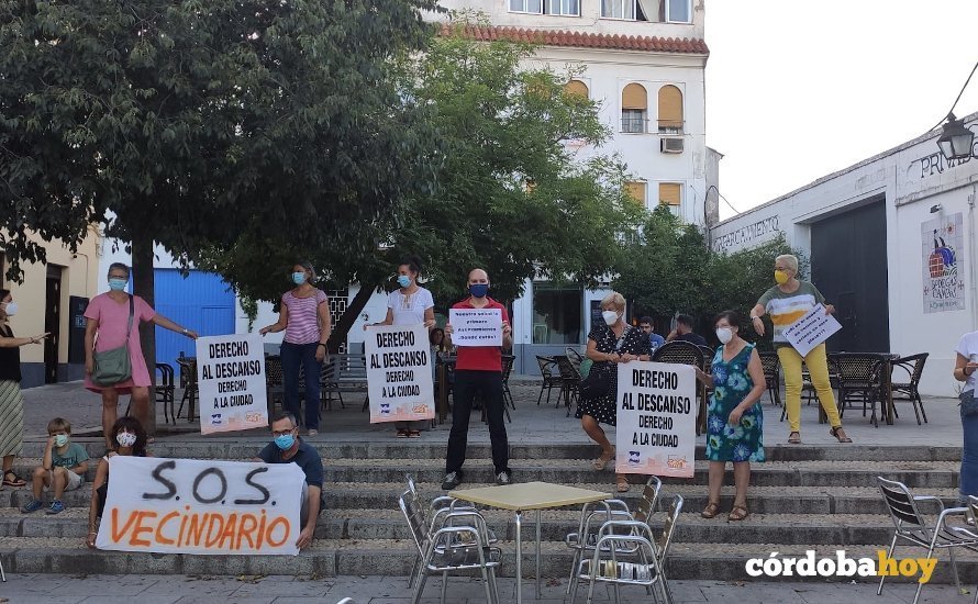 Protestas de los vecinos de La Axerquía por las terrazas de los bares en la Ribera