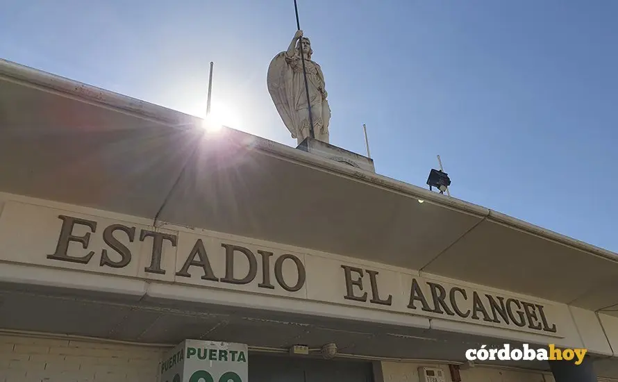 Entrada principal al estadio de El Arc&aacute;ngel