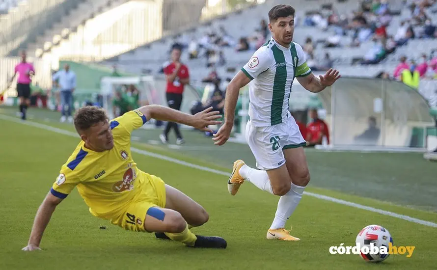 Javi Flores en el encuentro entre el C&oacute;rdoba CF y el Lorca