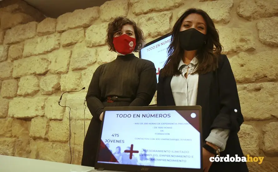 Ana Espejo y Cintia Bustos en la presentaci&oacute;n del plan