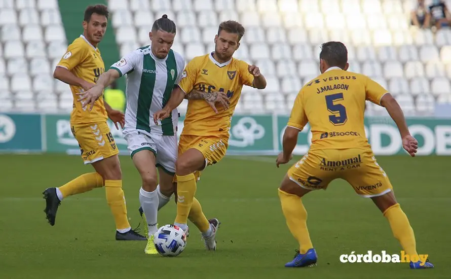 Un momento del C&oacute;rdoba CF-UCAM Murcia