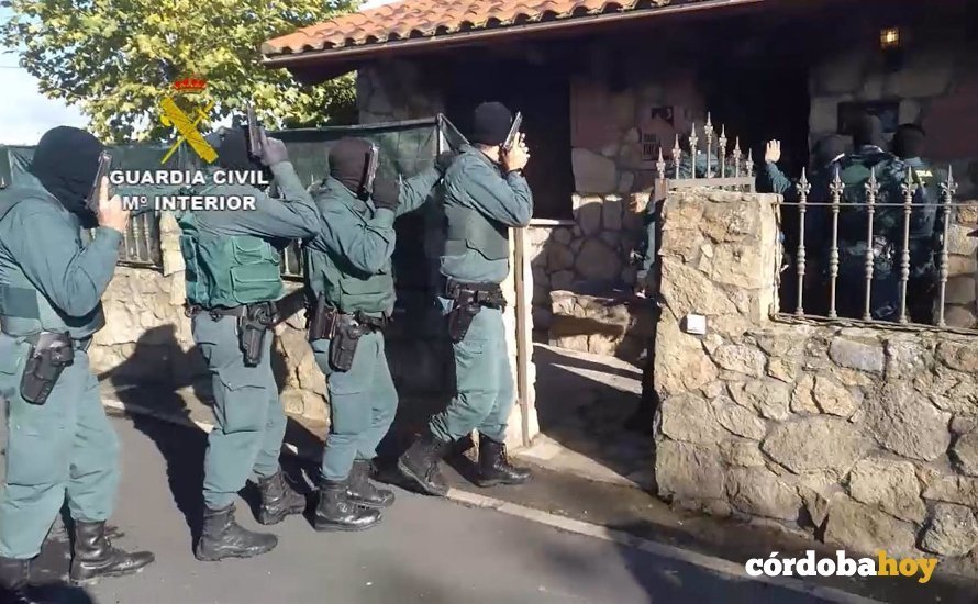 Guardias civiles en la operación contra la banda albanesa