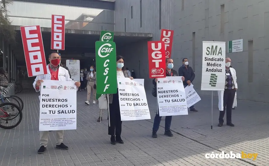 Los sanitarios ante el Carlos Castilla del Pino