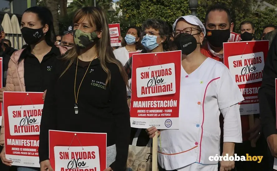 Protesta de restauradores y hosteleros en La Victoria