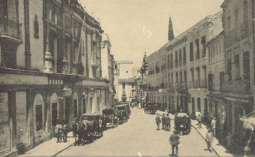 Coches de punto en la calle Joaquín Costa de Córdoba, donde tenía una parada
