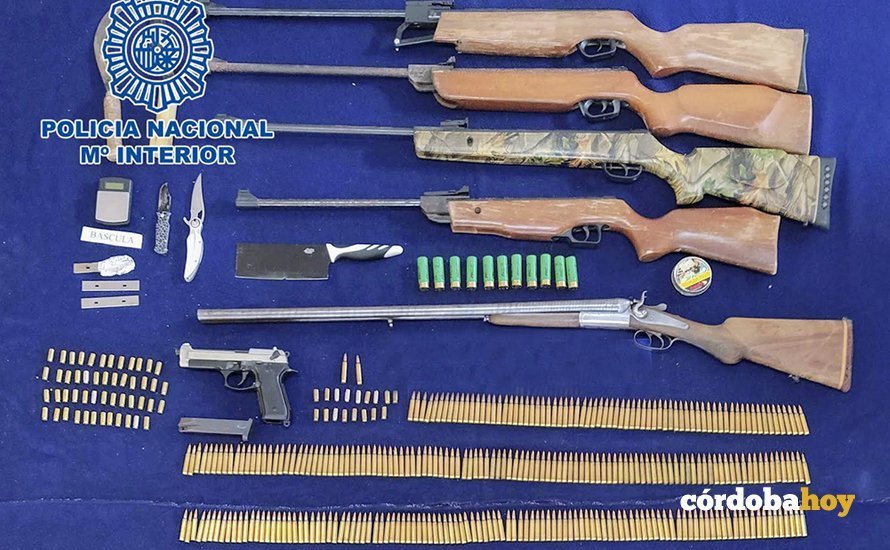 Armamento y munición aprehendida por la Policía Nacional