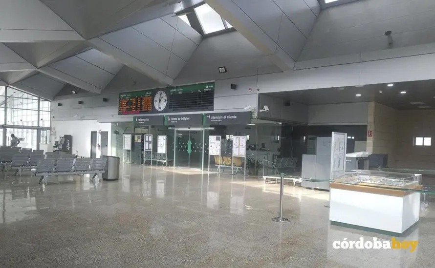 Interior de la estaci&oacute;n del AVE de Puente Genil-Herrera