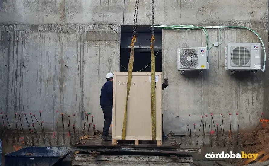El acelerador lineal pesa 6.500 kilos
