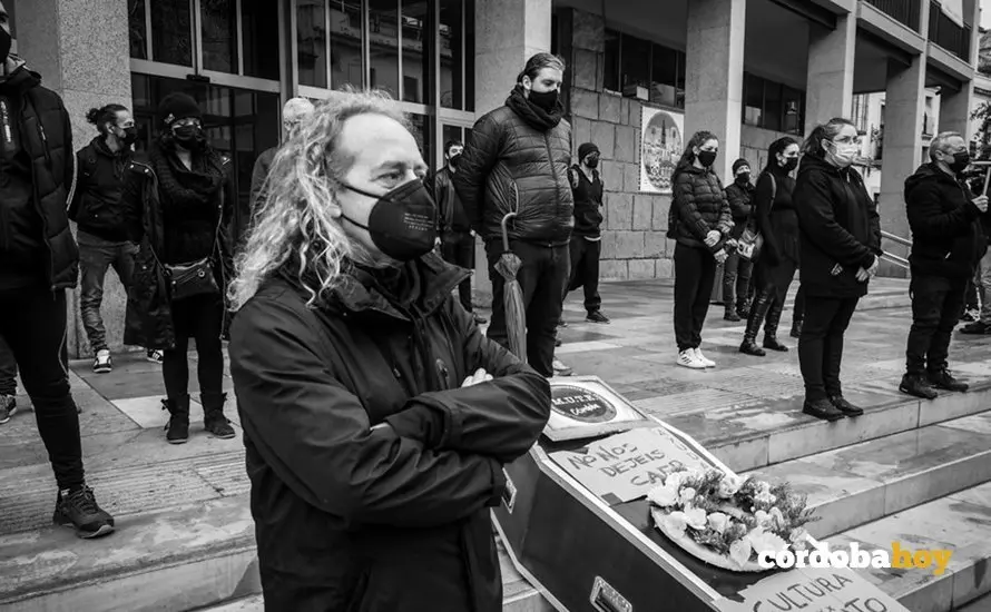 Luto y entierro por la Cultura del colectivo MUTE
