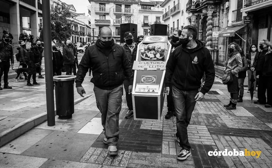 Luto y entierro por la Cultura del colectivo MUTE