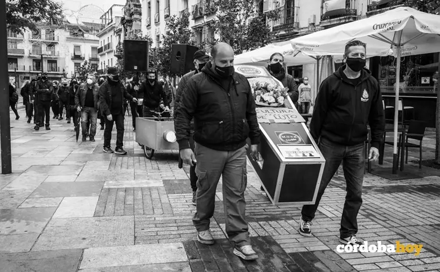 Luto y entierro por la Cultura del colectivo MUTE