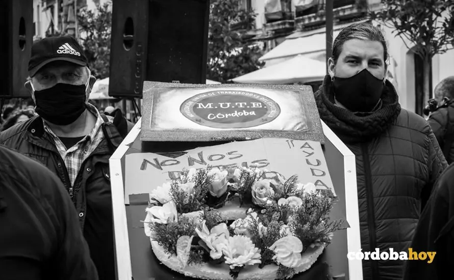 Luto y entierro por la Cultura del colectivo MUTE