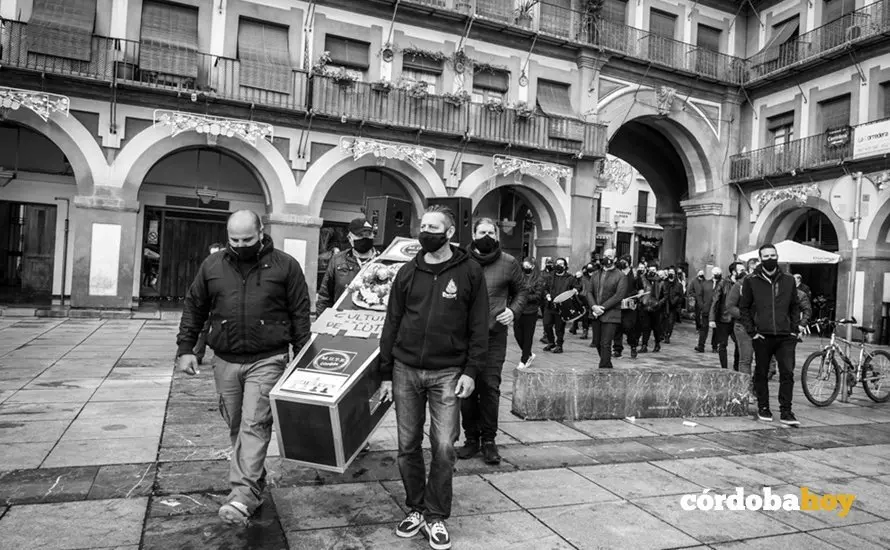 Luto y entierro por la Cultura del colectivo MUTE