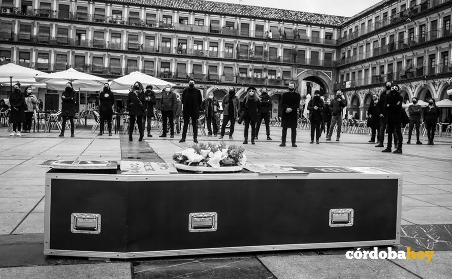 Luto y entierro por la Cultura del colectivo MUTE