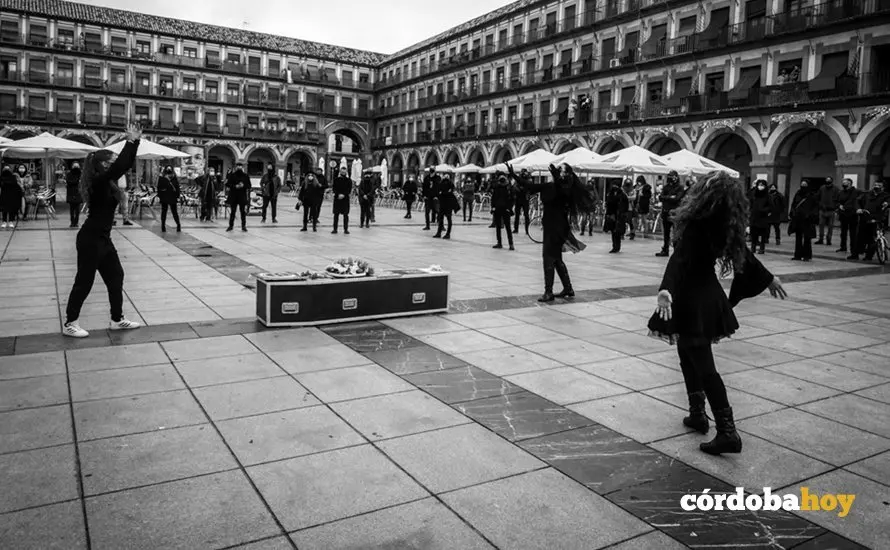 Luto y entierro por la Cultura del colectivo MUTE