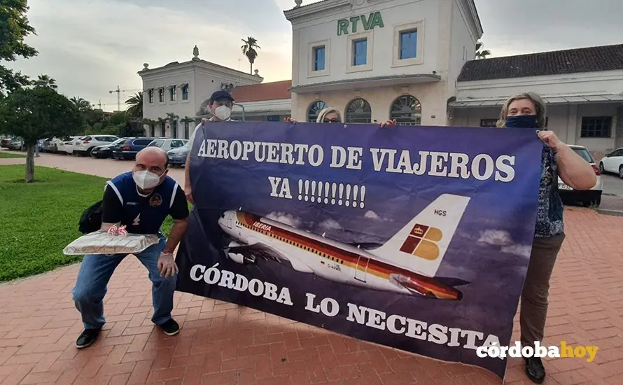Miembros de la Plataforma Aeropuerto de Viajeros Ya de C&oacute;rdoba en 2020