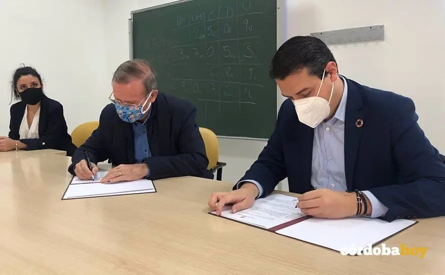 Ayuntamiento y Asociaci&oacute;n Estrella Azahara cierran un convenio de colaboraci&oacute;n para el barrio de Las Palmeras