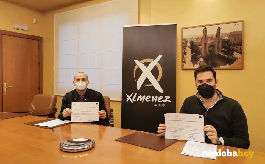 Firma del convenio de colaboración entre Ximenez Iluminación y el IES Juan de la Cierva de Puente Genilally
