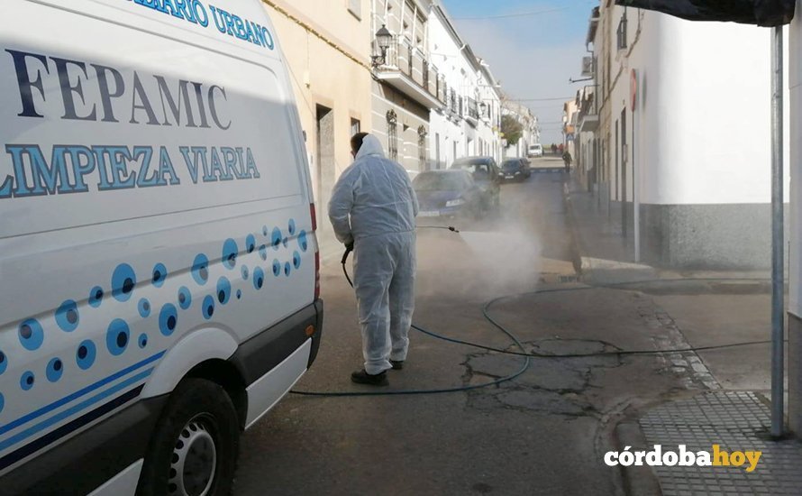 Desinfección de calles en el municipio de Peñarroya