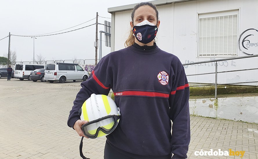 Ángela Montilla, una de las dos primeras mujeres bombero del SEIS