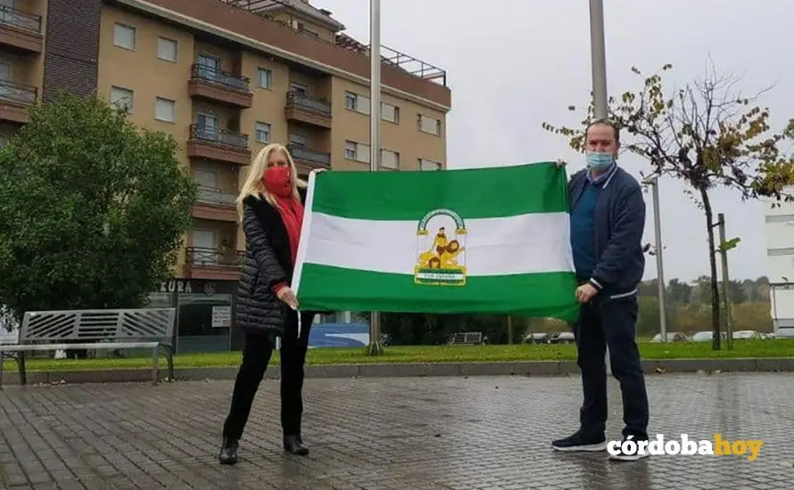 Cristina Pedrajas y Juan Alc&aacute;ntara en la Plaza de Andaluc&iacute;a