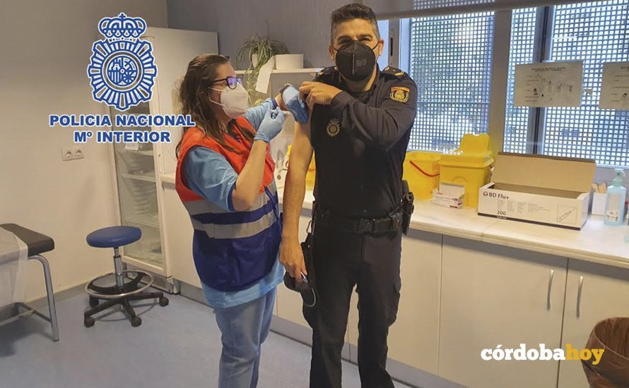 Vacunaciones a la Policía Nacional Adscrita a la Junta en Córdoba