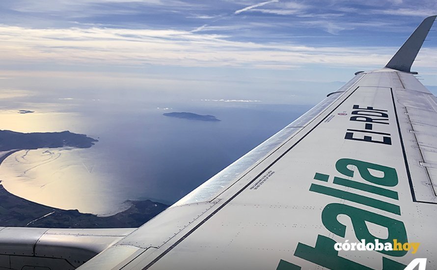 Avión de Alitalia en vuelo. FOTO FACEBOOK DE ALITALIA