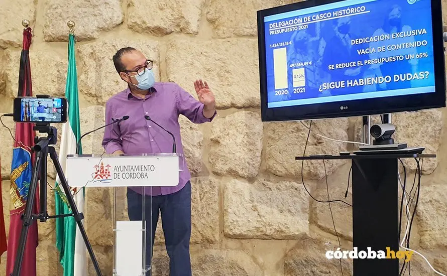 Juan Alc&aacute;ntara durante la rueda de prensa