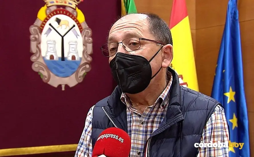 El alcalde de Do&ntilde;a Menc&iacute;a, Salvador Cubero (IU)