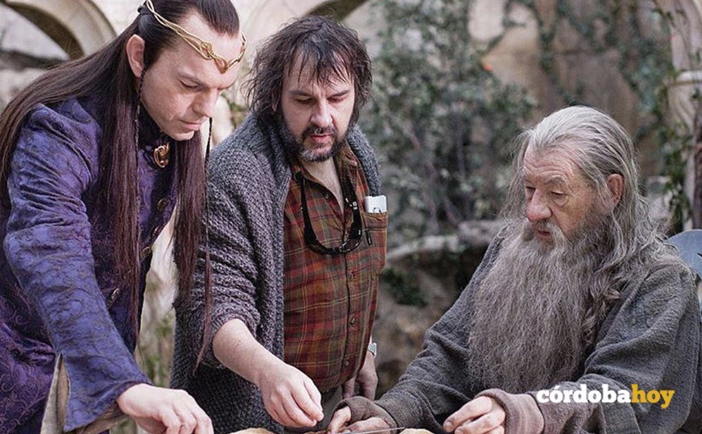 Peter Jakcson (centro) con Hugo Weaving (Elrond) y Ian McKellen (Gandalf)