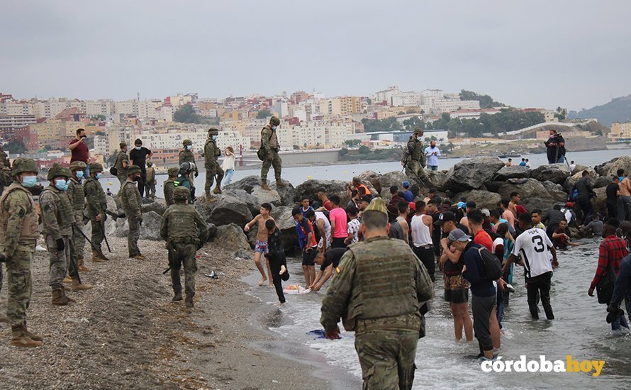 Actuación del Ejército con los menores marroquíes en Ceuta FOTO EJÉRCITO DE TIERRA