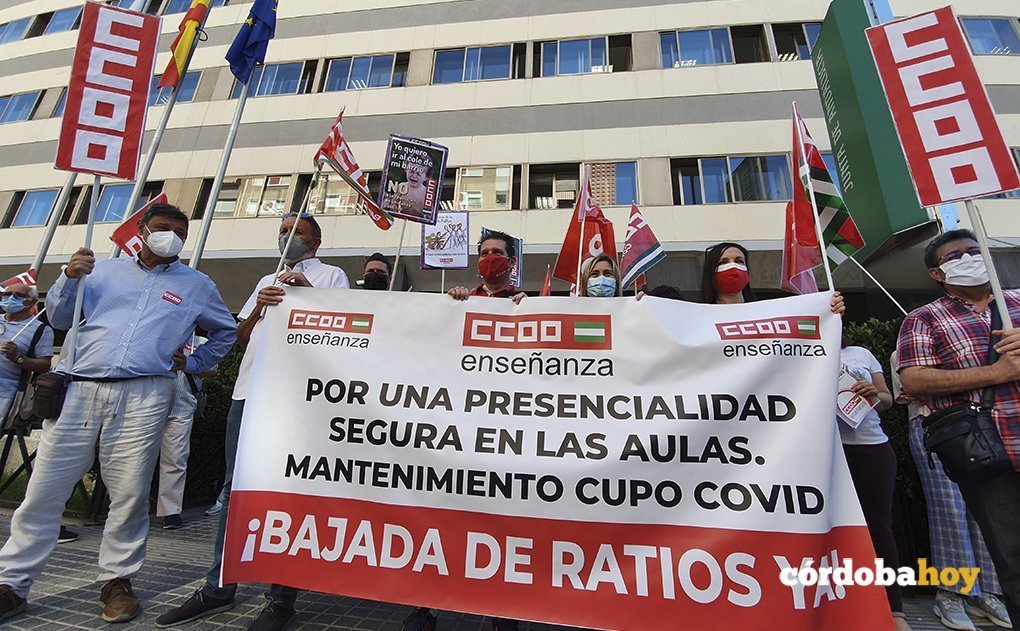 Concentración de CCOO a las puertas de Educación en Córdoba