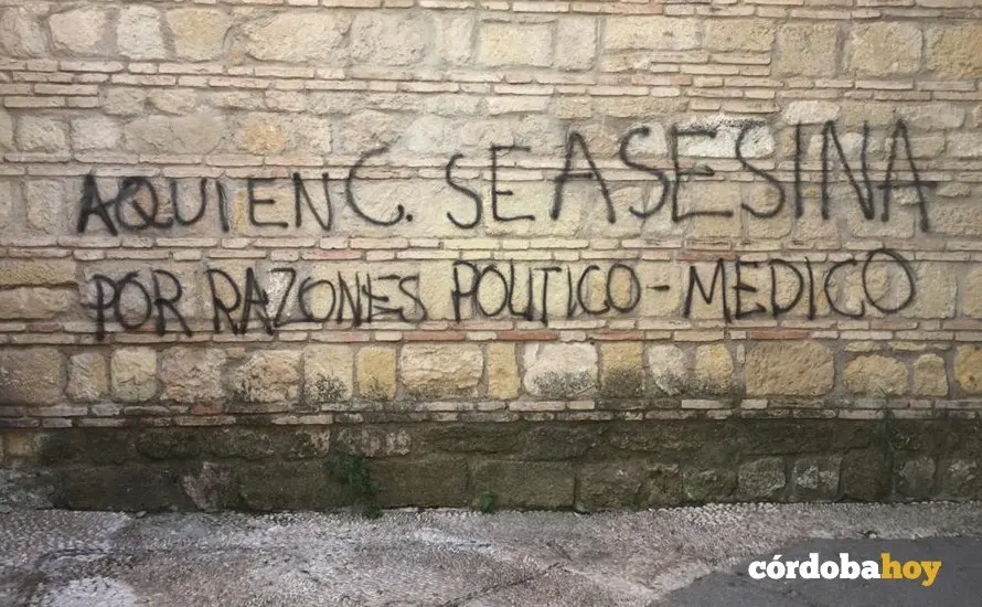 Pintada en la calle Villaceballos en plena Juder&iacute;a de C&oacute;rdoba