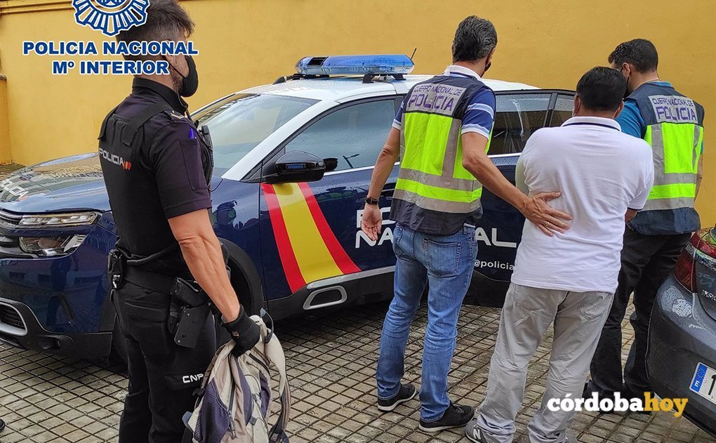 La Policía Nacional de Córdoba detiene a un prófugo de la justicia con una orden internacional de detención