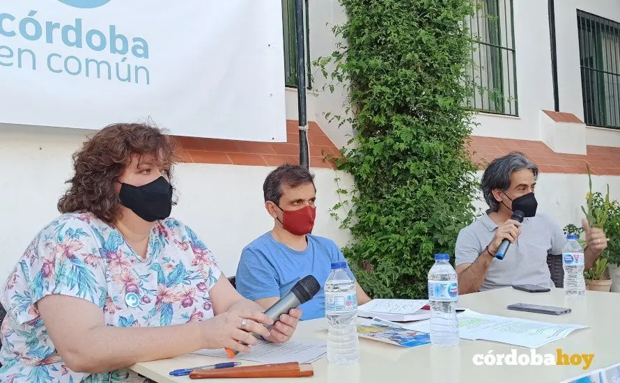 Olga Ram&iacute;rez, presidenta de C&oacute;rdoba en Com&uacute;n ; Juan Escribano y Carlos Arce