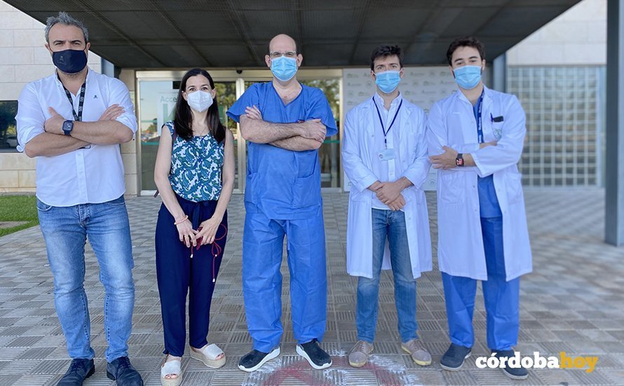Cirujanos de trasplante hepático del Hospital Reina Sofía e investigadores del Imibic