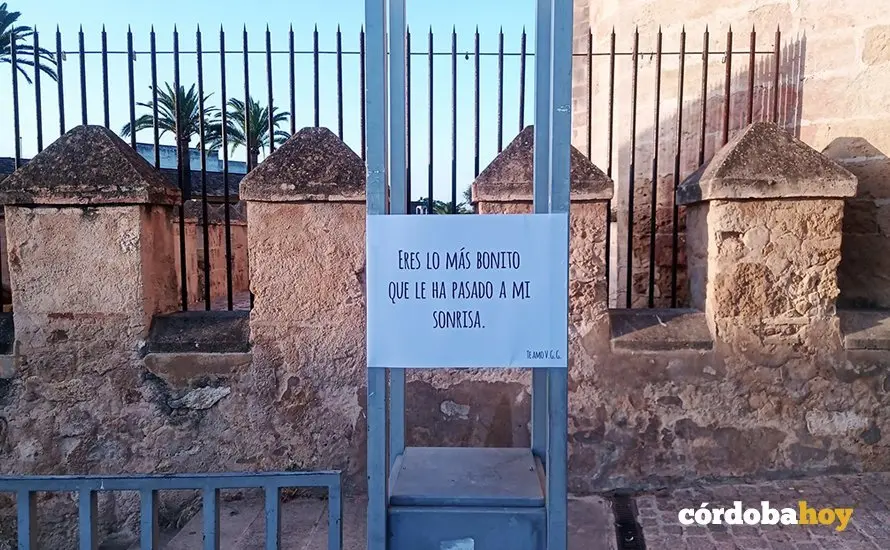 Carteles con mensaje de amor en la Juder&iacute;a y la zona patrimonial de C&oacute;rdoba
