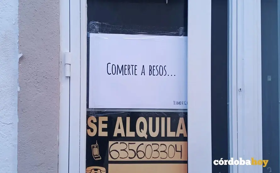 Carteles con mensaje de amor en la Juder&iacute;a y la zona patrimonial de C&oacute;rdoba