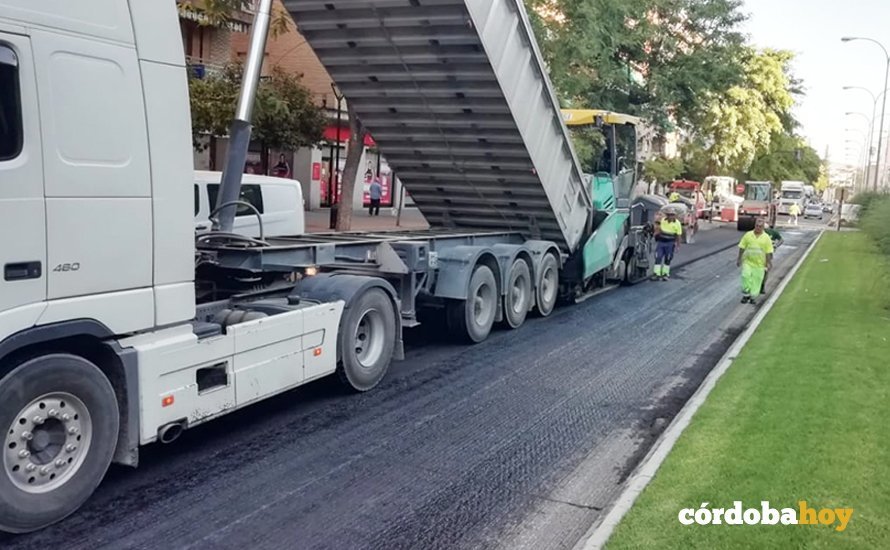 Mejora del asfaltado en la Avenida de Barcelona