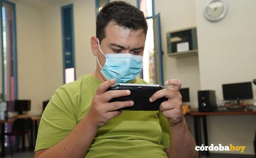 Acisclo es un 'gamer' y usuario de la UED C&oacute;rdoba de Fepamic