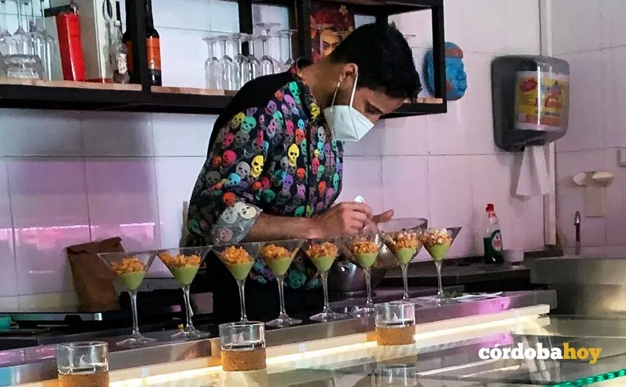 Lorenzo Rodr&iacute;guez, de A Mortero, 3, en pleno proceso creativo