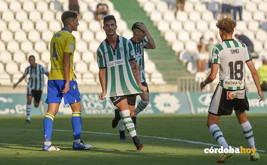 Encuentro entre el C&oacute;rdoba CF y el C&aacute;diz B