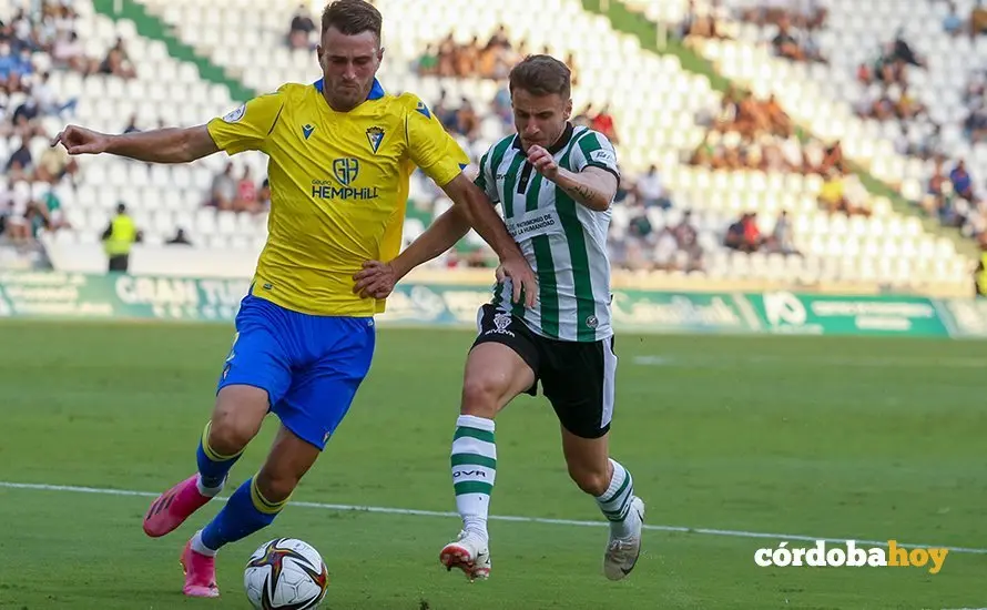 Encuentro entre el C&oacute;rdoba CF y el C&aacute;diz B