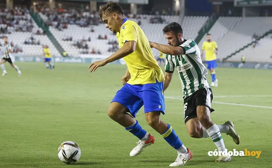 Encuentro entre el C&oacute;rdoba CF y el C&aacute;diz B